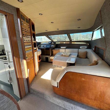 Отель Yacht 20Metros Сан-Адриан-де-Бесос Экстерьер фото