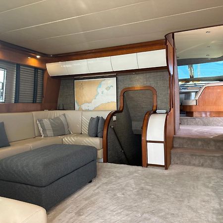 Отель Yacht 20Metros Сан-Адриан-де-Бесос Экстерьер фото
