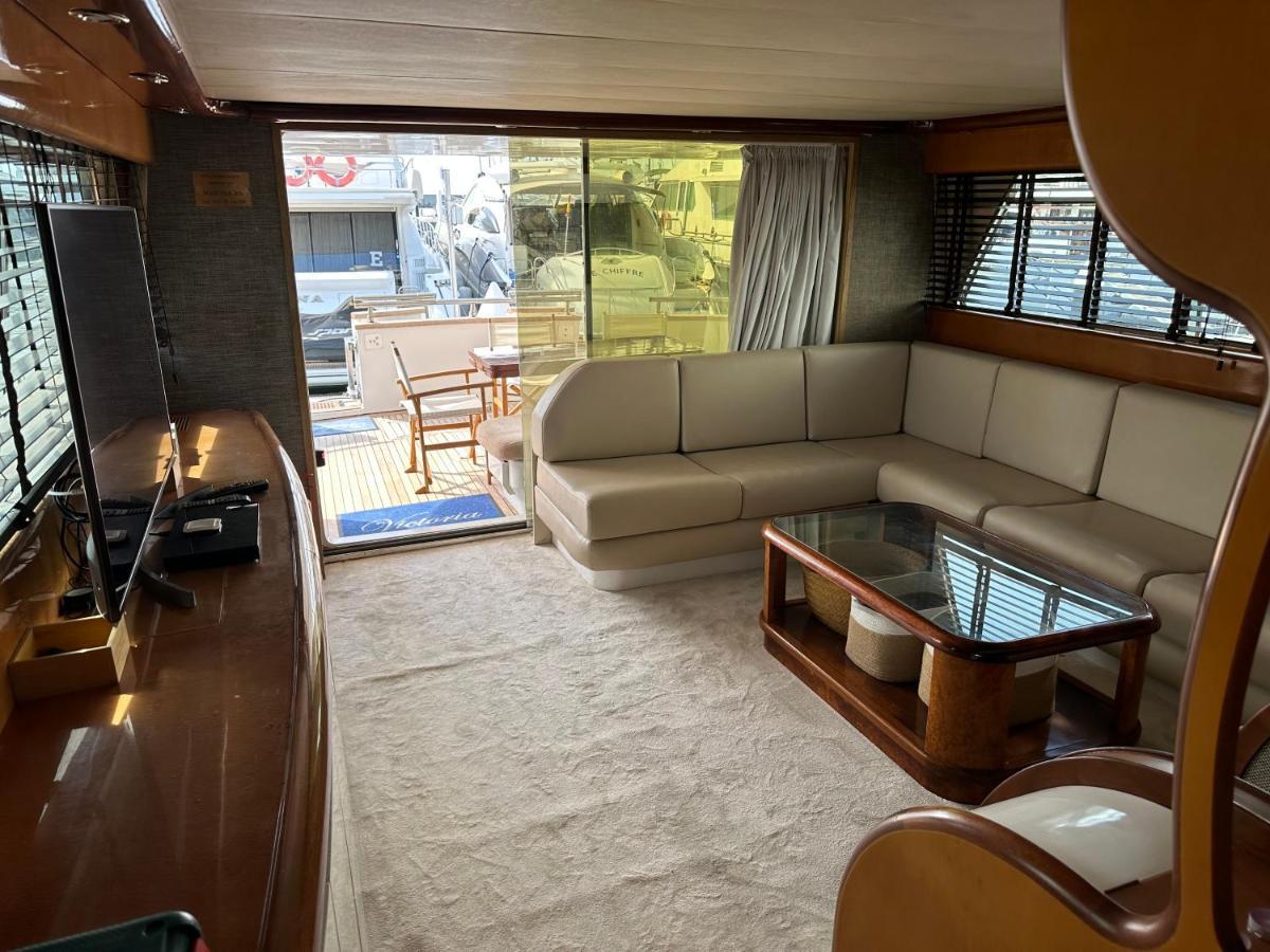Отель Yacht 20Metros Сан-Адриан-де-Бесос Экстерьер фото
