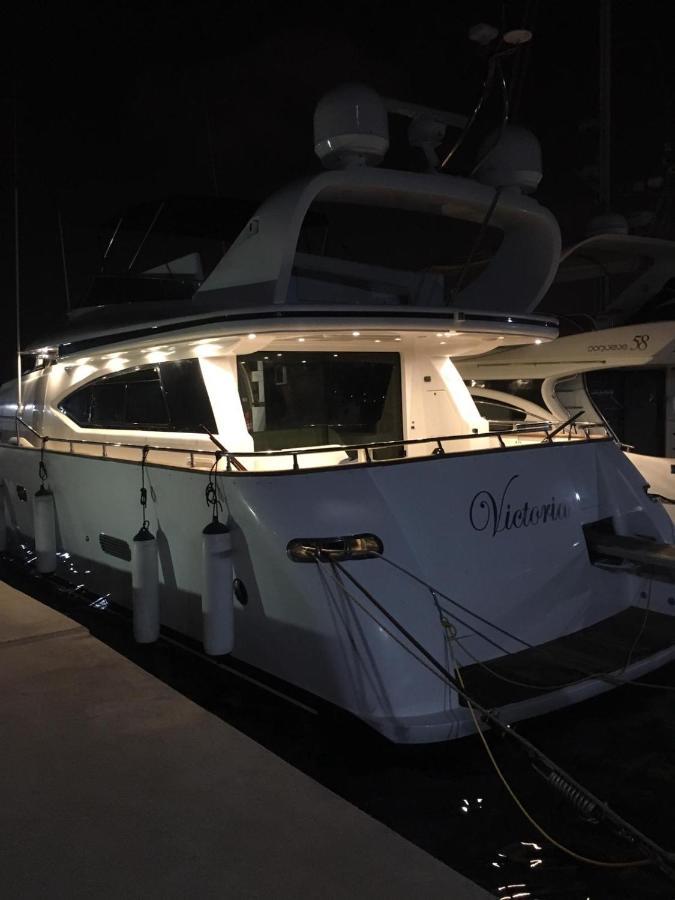 Отель Yacht 20Metros Сан-Адриан-де-Бесос Экстерьер фото