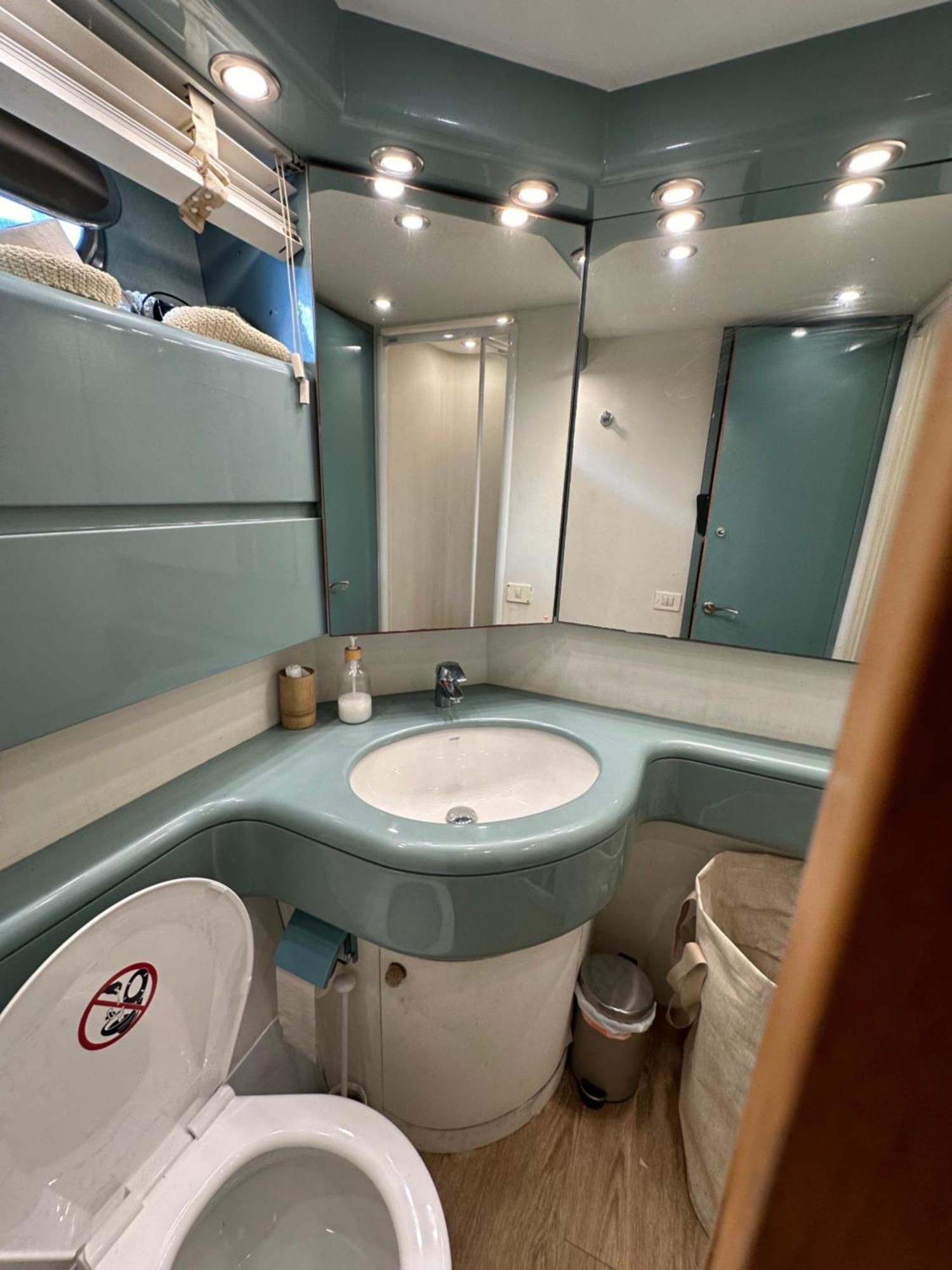 Отель Yacht 20Metros Сан-Адриан-де-Бесос Экстерьер фото