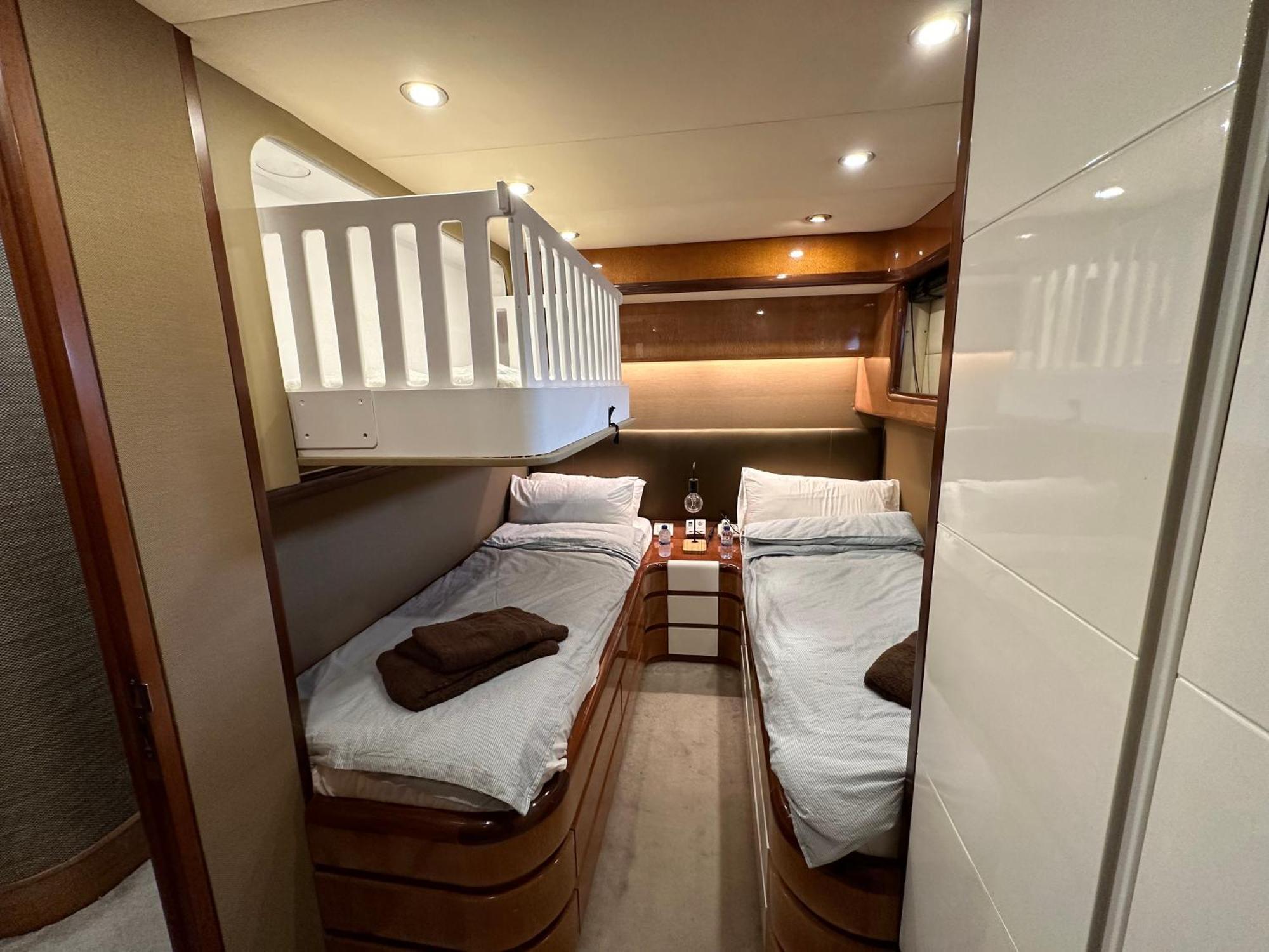 Отель Yacht 20Metros Сан-Адриан-де-Бесос Экстерьер фото