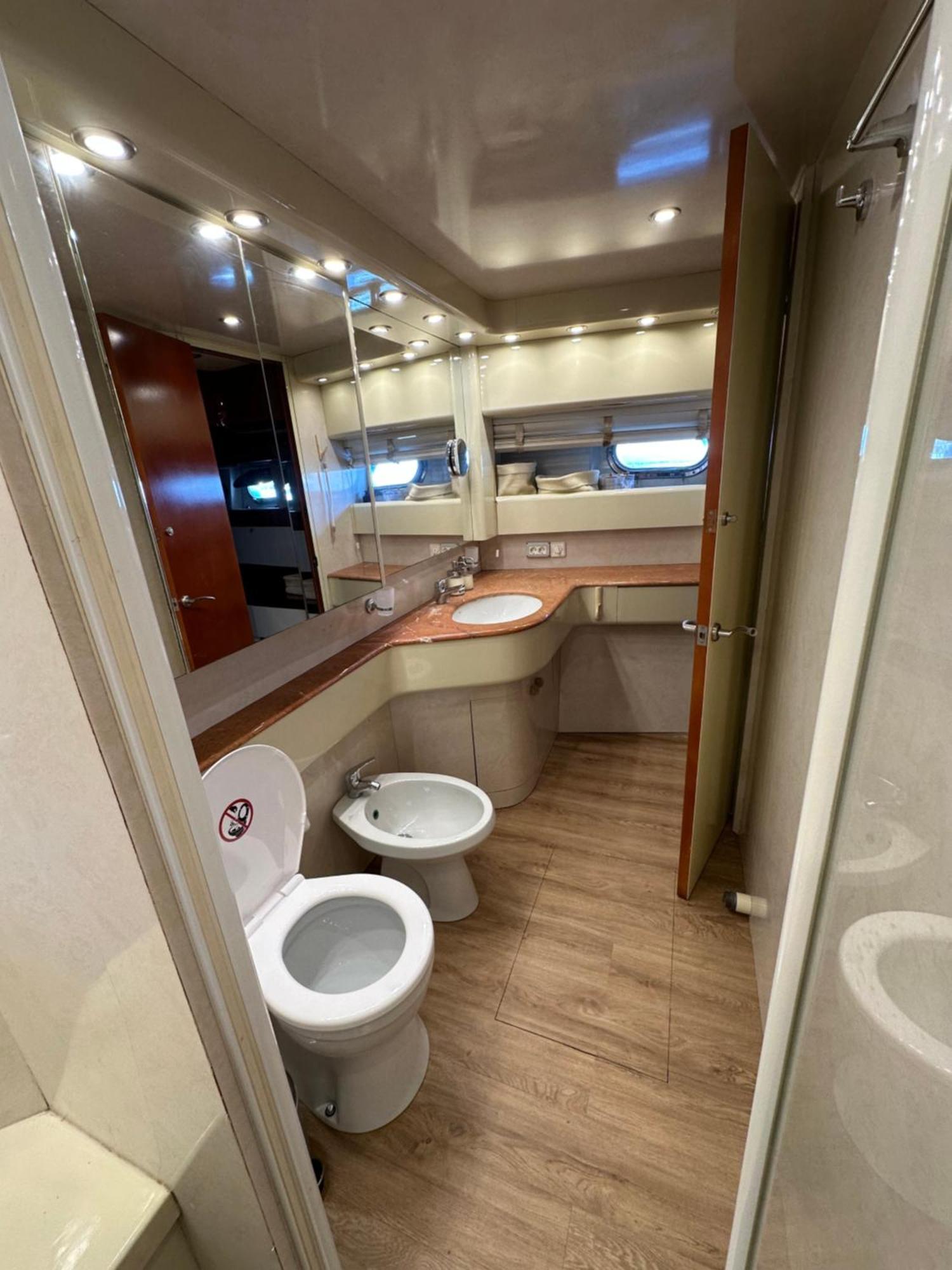 Отель Yacht 20Metros Сан-Адриан-де-Бесос Экстерьер фото